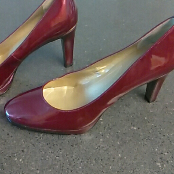 Tahari Women Heels - Picture 3 of 6